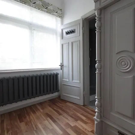 Apartamento Vintage 1br In Quiet Center Of