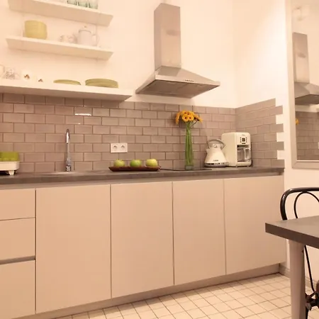 Apartman Vintage 1br In Quiet Center Of *